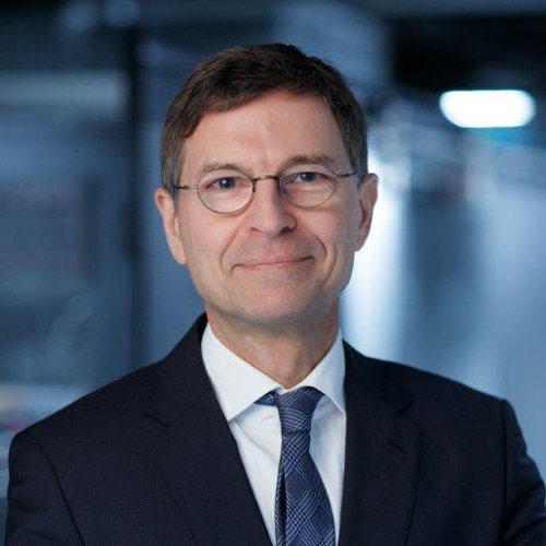 Photo. Portrait of Stefan Wrobel.